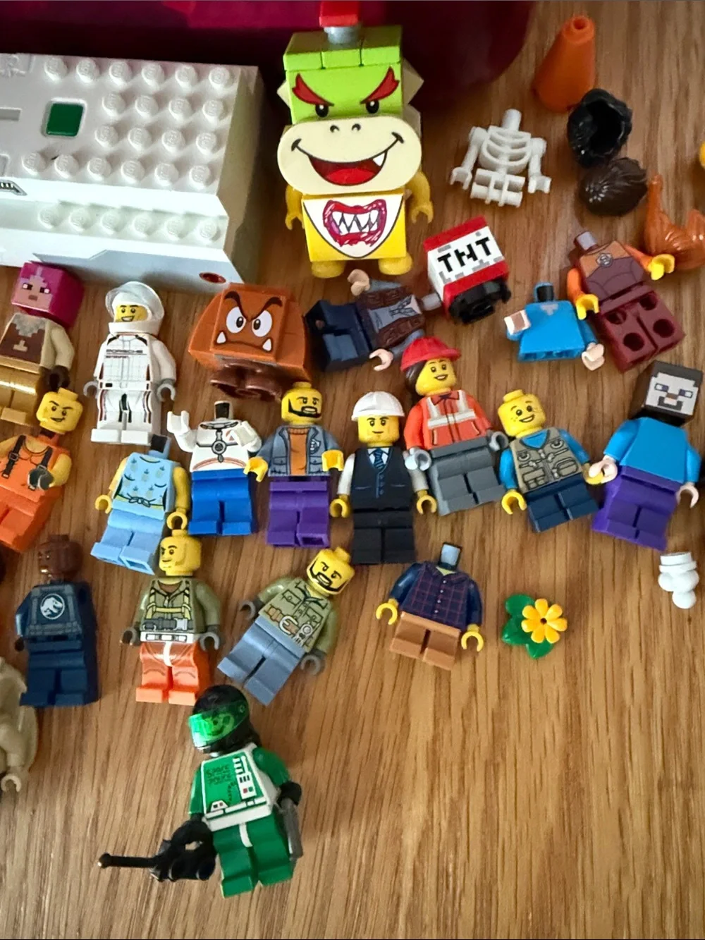 LEGO Mixed Bricks (10 pounds+) Minifigures Set